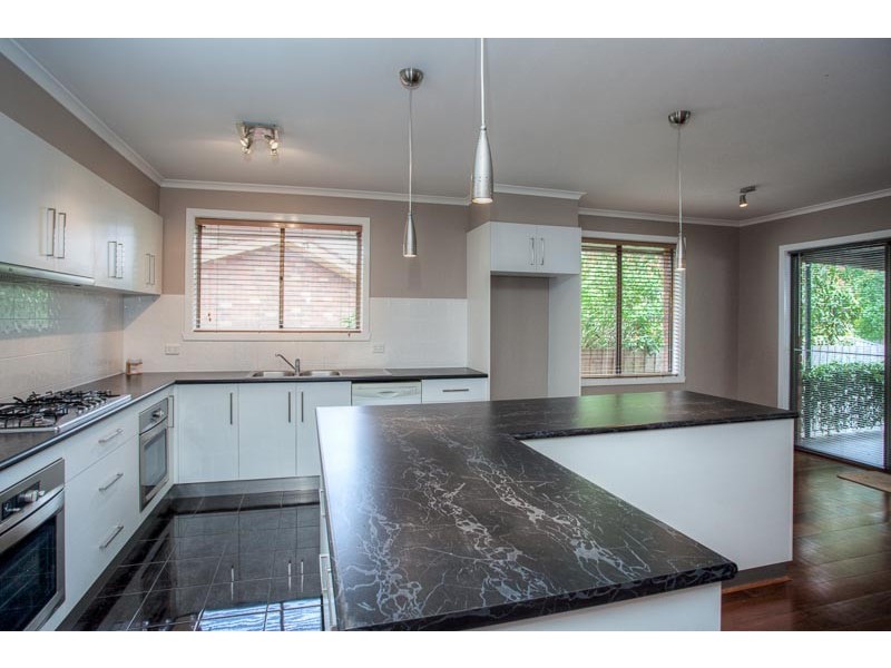 5 Robert Court, Gisborne VIC 3437