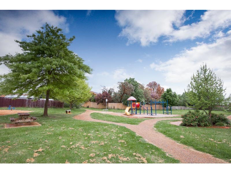 5 Robert Court, Gisborne VIC 3437