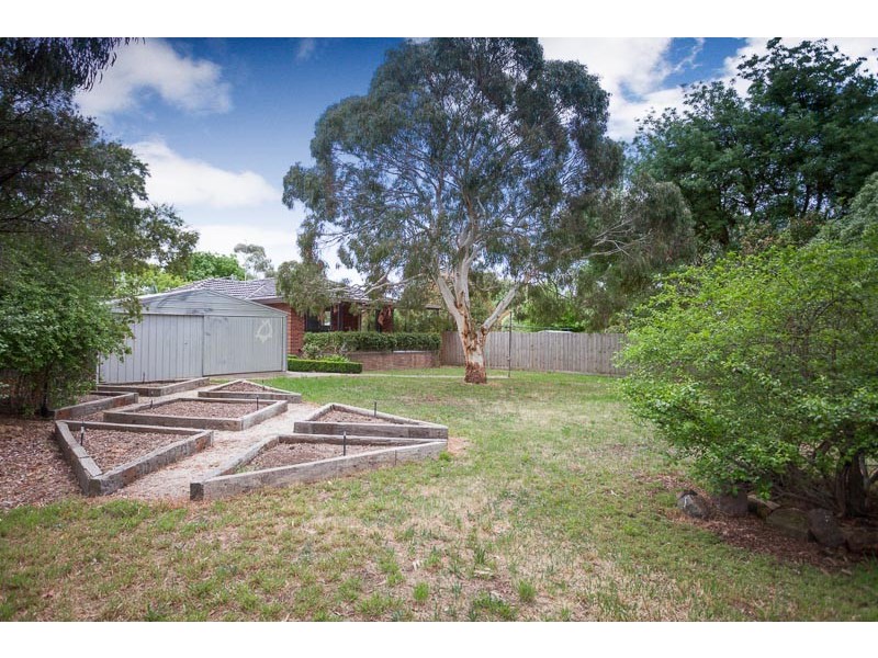 5 Robert Court, Gisborne VIC 3437