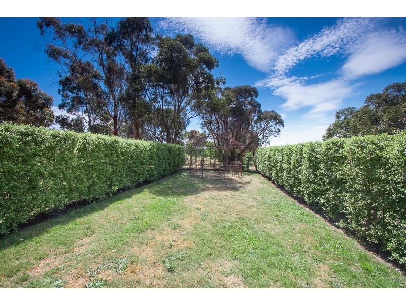33 Cadana Road, Gisborne South VIC 3437