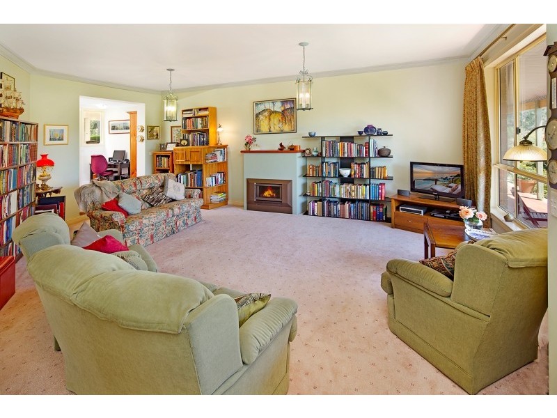 1 Carinya Drive, Gisborne VIC 3437