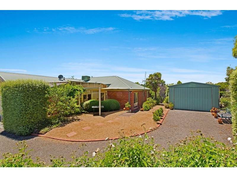 1 Carinya Drive, Gisborne VIC 3437