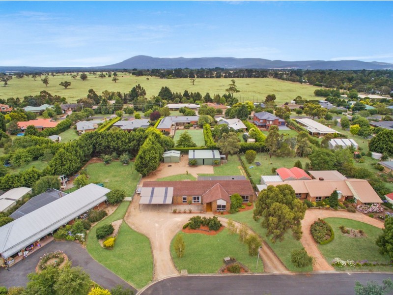 5 Sunrise Court, Gisborne VIC 3437