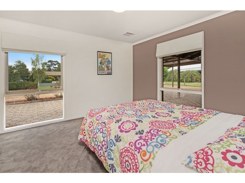 5 Sunrise Court, Gisborne VIC 3437