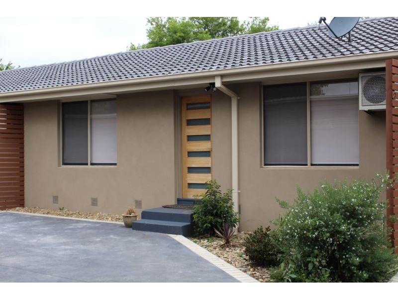 2/25 Worcester Road, Gisborne VIC 3437