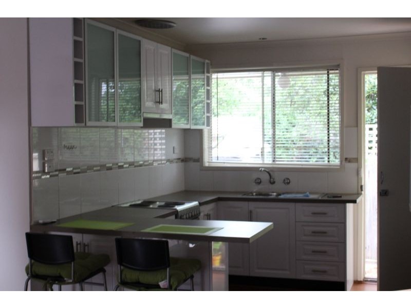 2/25 Worcester Road, Gisborne VIC 3437