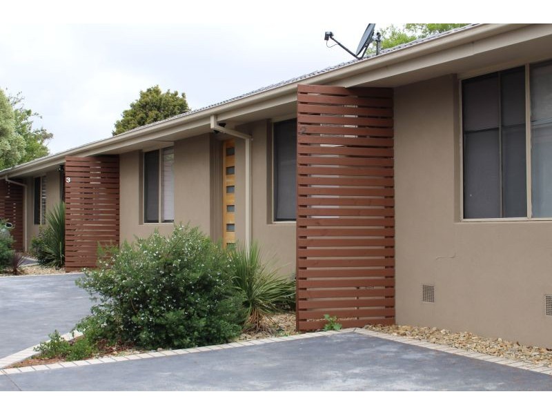 2/25 Worcester Road, Gisborne VIC 3437