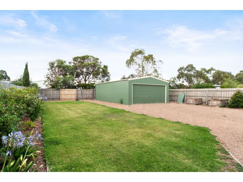 11 Kiwi Court, New Gisborne VIC 3438