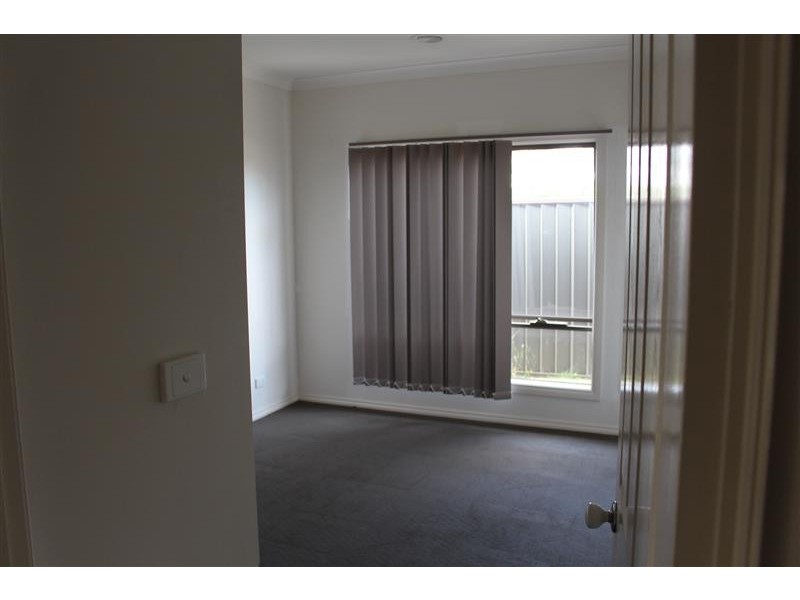 11A Reynolds Grove, Romsey VIC 3434