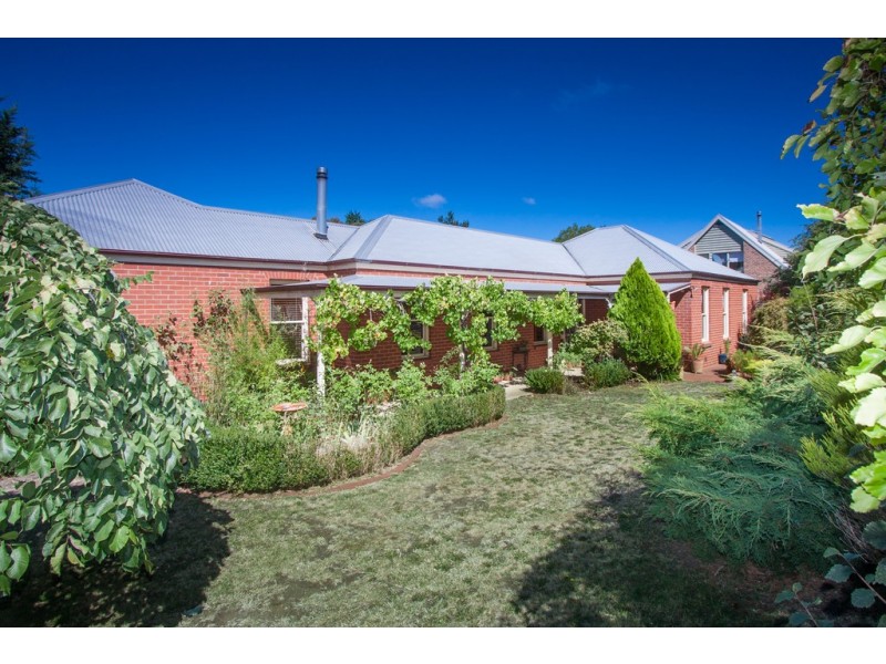 1 Skyline Drive, Gisborne VIC 3437