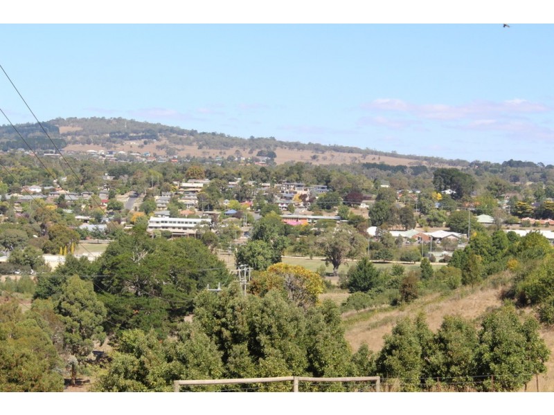 1 Skyline Drive, Gisborne VIC 3437