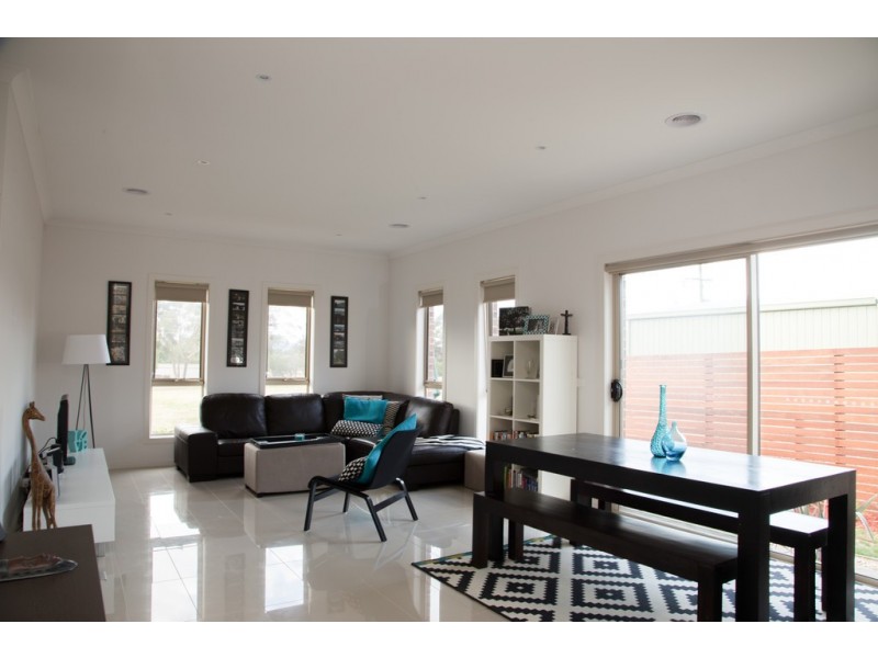 Unit 3/4 Francis Crescent, Gisborne VIC 3437