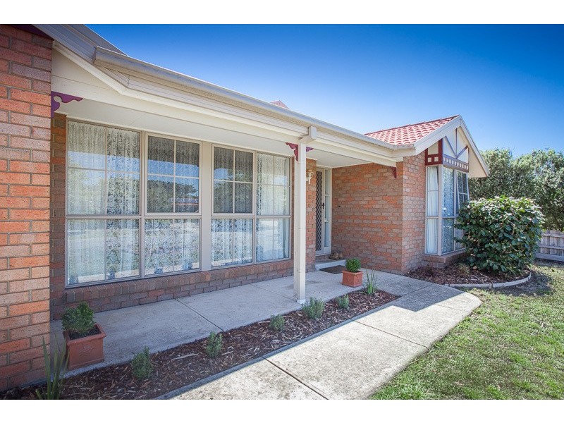 2 Sunny Park Close, Gisborne VIC 3437
