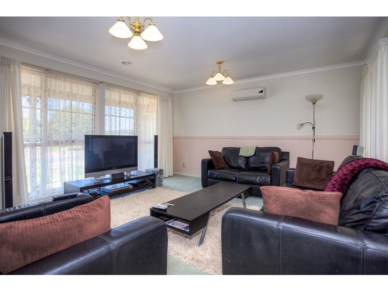 2 Sunny Park Close, Gisborne VIC 3437