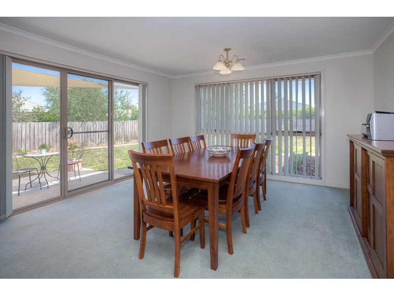 2 Sunny Park Close, Gisborne VIC 3437