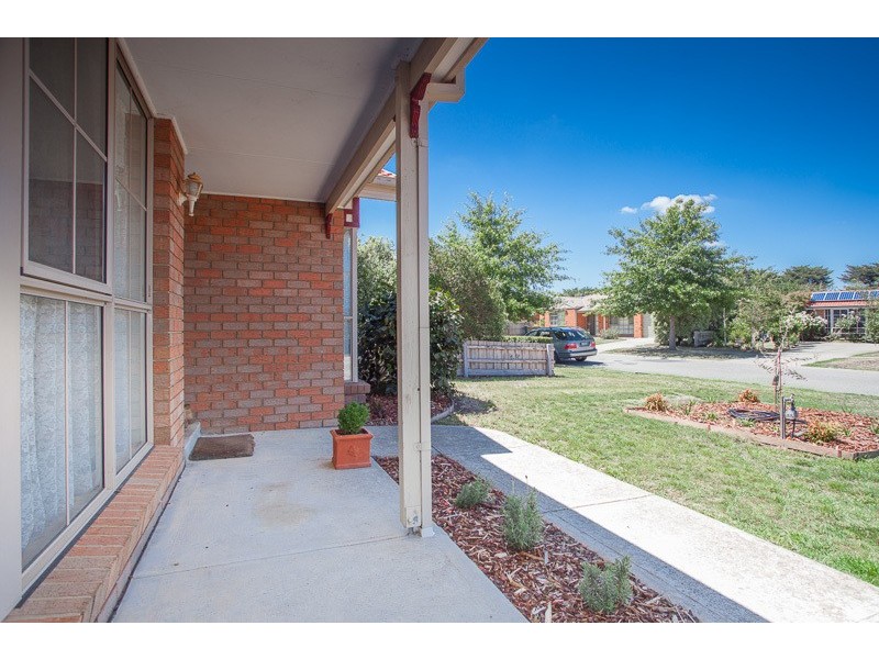 2 Sunny Park Close, Gisborne VIC 3437