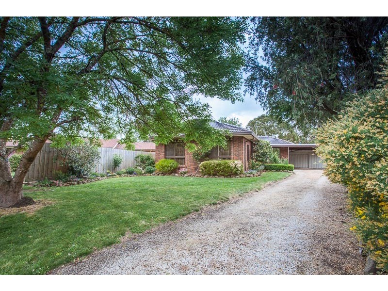 5 Robert Crt, Gisborne VIC 3437