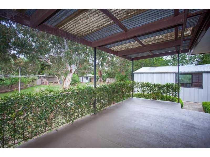 5 Robert Crt, Gisborne VIC 3437