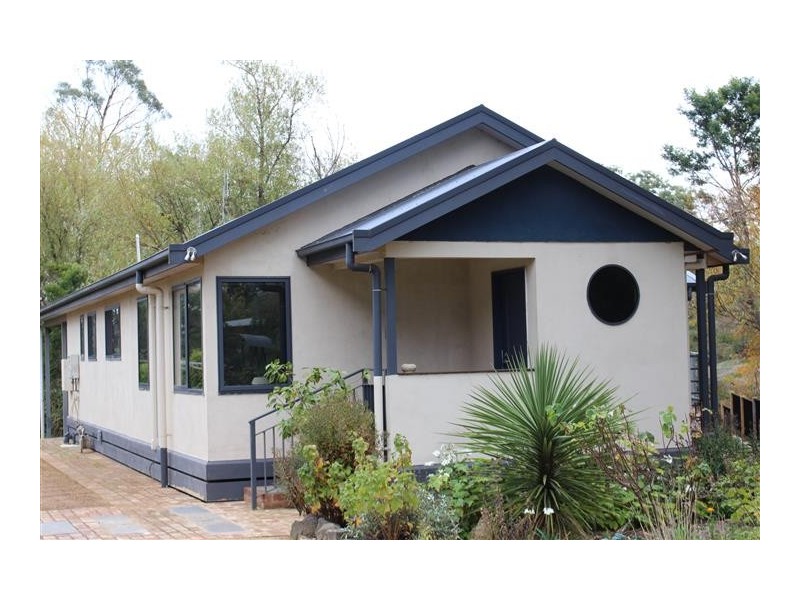 9B Ashbourne Road, Woodend VIC 3442