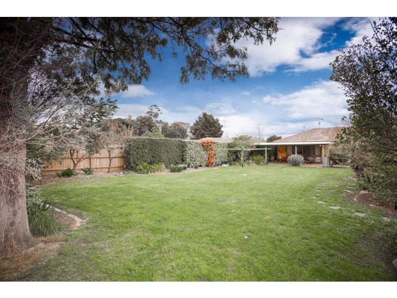 21 Worcester Road, Gisborne VIC 3437