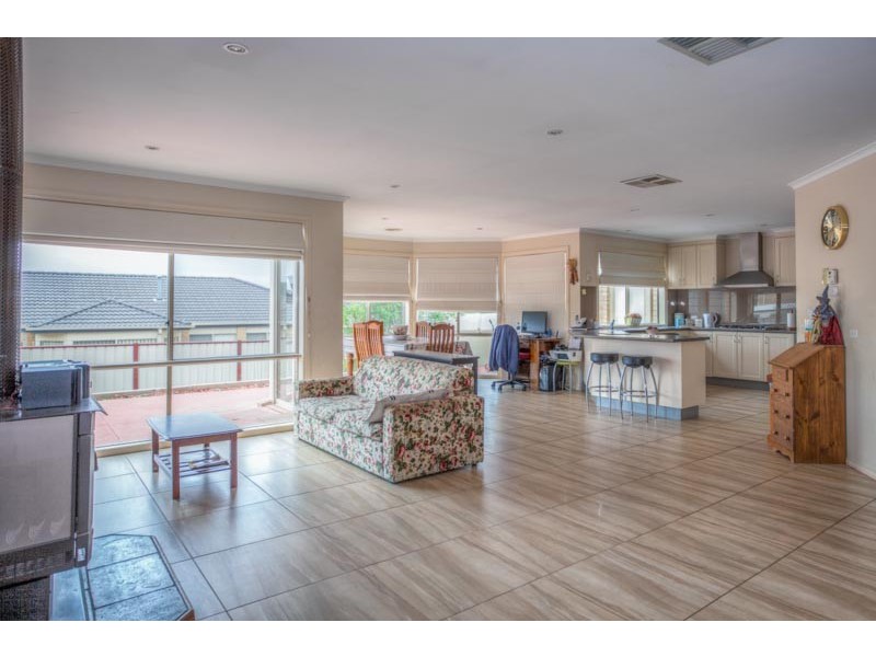 8 Clover Court, Romsey VIC 3434