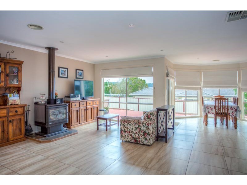 8 Clover Court, Romsey VIC 3434