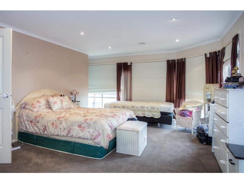 8 Clover Court, Romsey VIC 3434