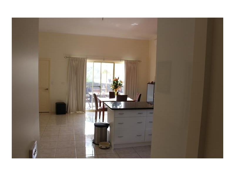 2/29 Prince Street, Gisborne VIC 3437