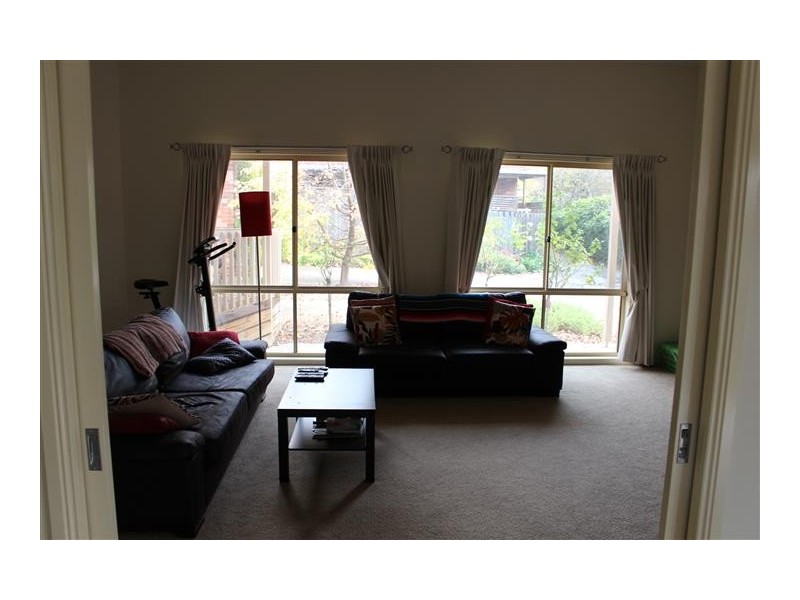 2/29 Prince Street, Gisborne VIC 3437