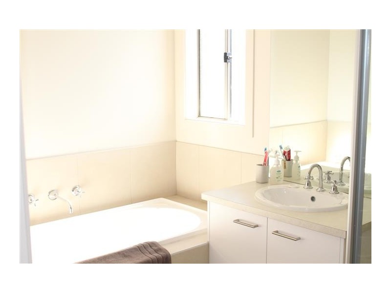 21 Glastonbury Drive, Sunbury VIC 3429