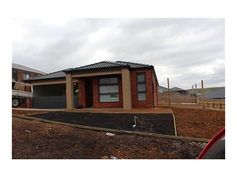 6 Broomfield Ave, Sunbury VIC 3429