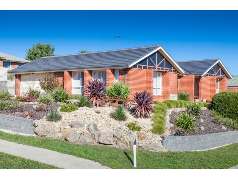 2 Hilltop Way, Gisborne VIC 3437