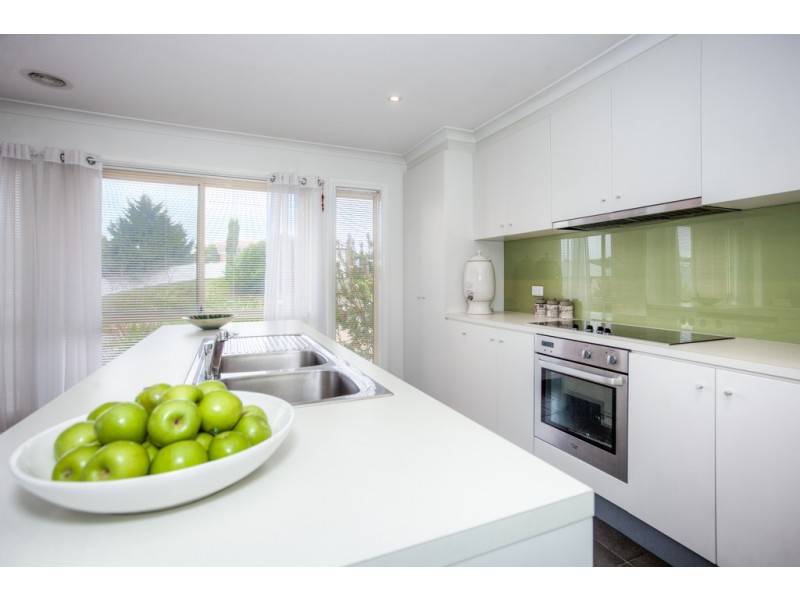 2 Hilltop Way, Gisborne VIC 3437