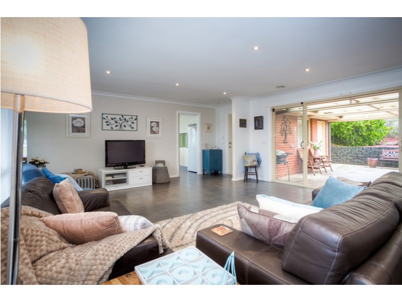 2 Hilltop Way, Gisborne VIC 3437