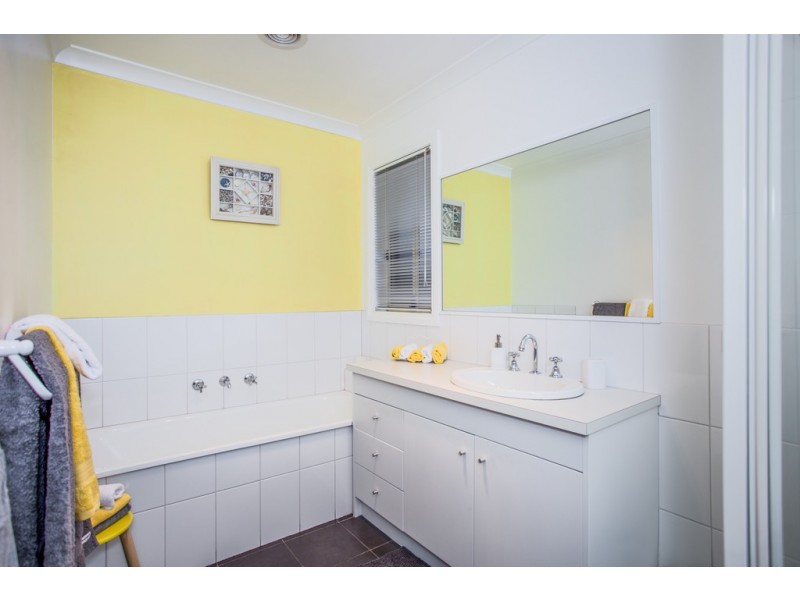 2 Hilltop Way, Gisborne VIC 3437