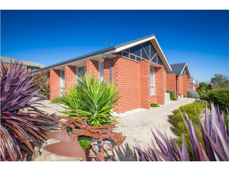 2 Hilltop Way, Gisborne VIC 3437