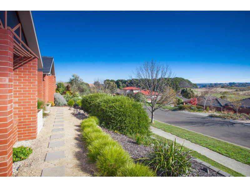 2 Hilltop Way, Gisborne VIC 3437