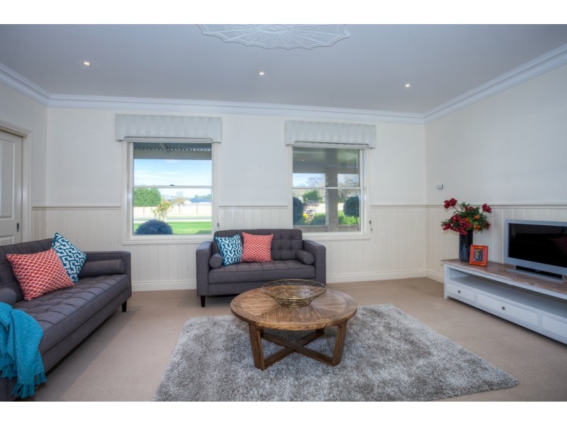 60 Willowbank Road, Gisborne VIC 3437