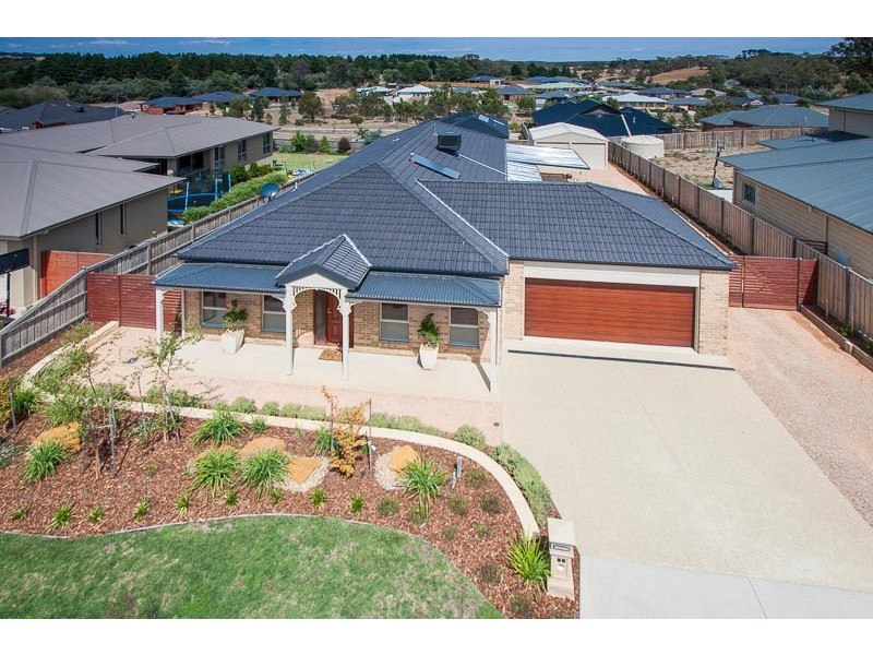 11 Pearce Crt, Gisborne VIC 3437