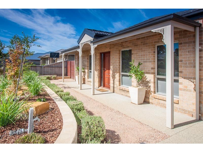 11 Pearce Crt, Gisborne VIC 3437