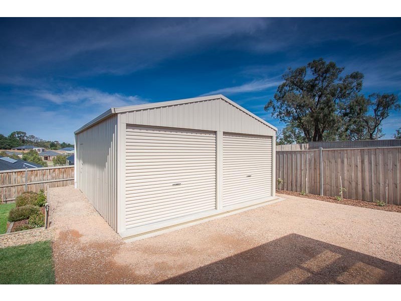 11 Pearce Crt, Gisborne VIC 3437