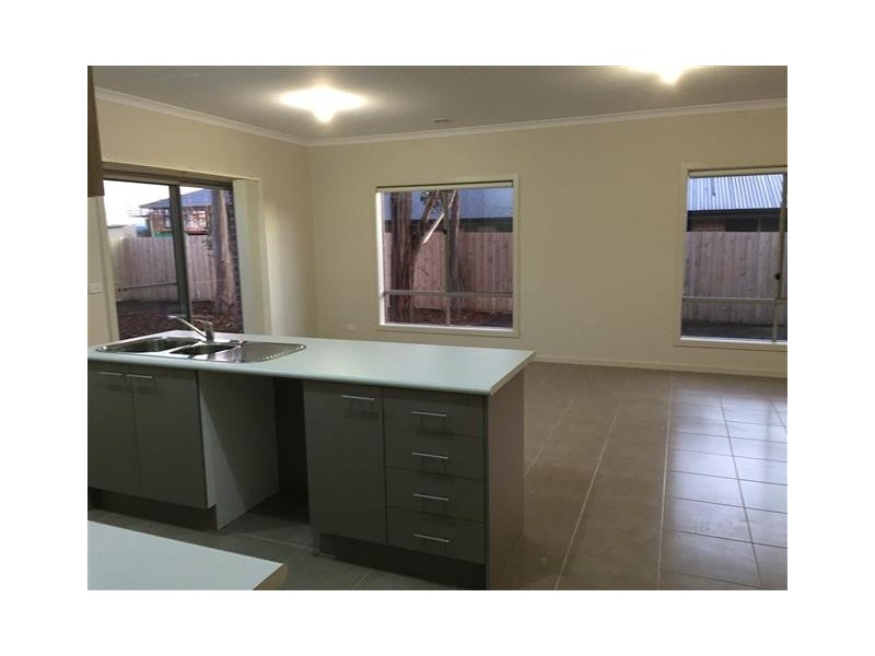 8 Rebecca Way, Gisborne VIC 3437