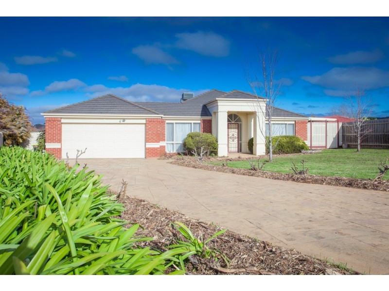 7 Lucern Close, Romsey VIC 3434
