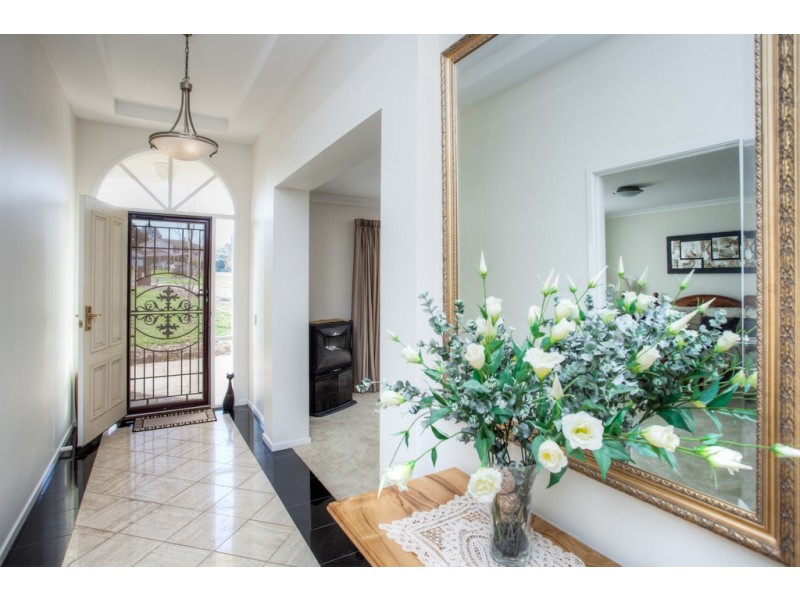 7 Lucern Close, Romsey VIC 3434