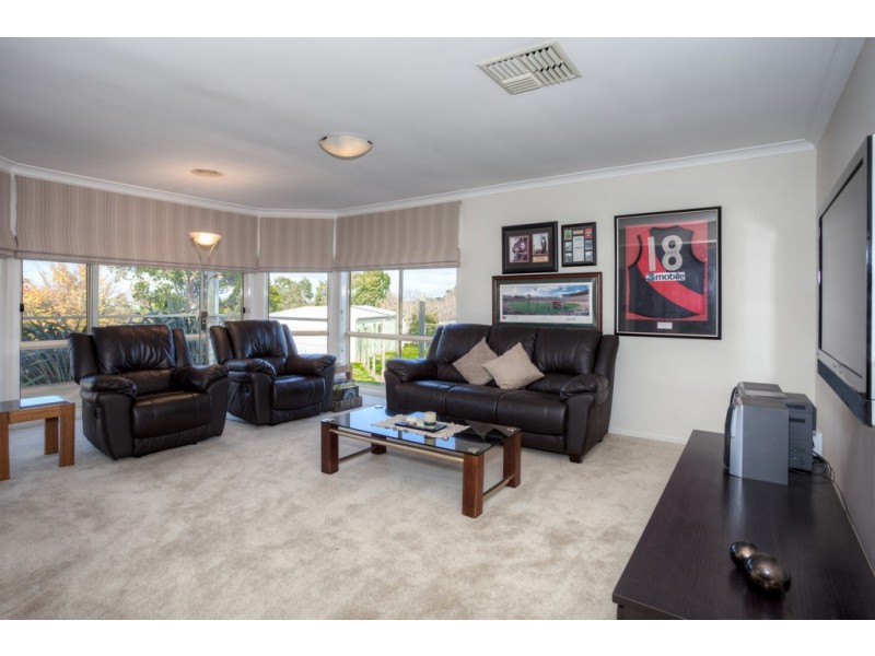 7 Lucern Close, Romsey VIC 3434