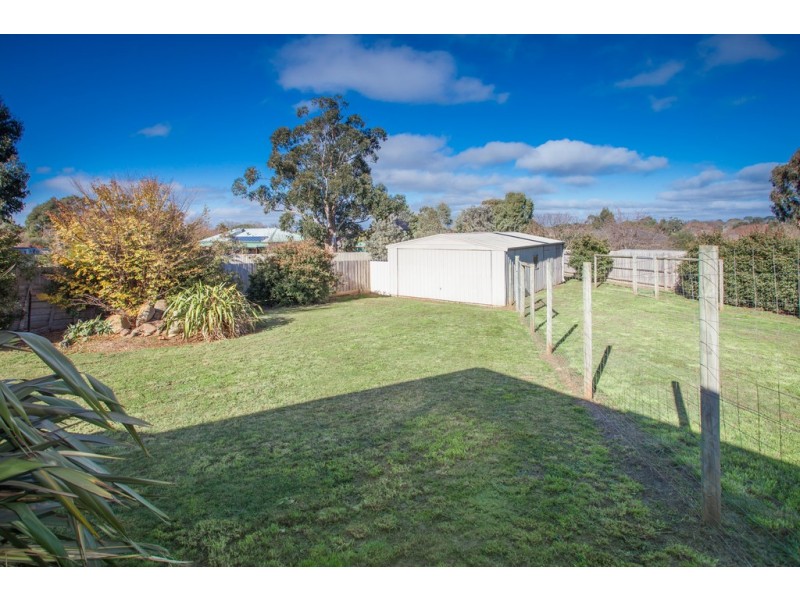 7 Lucern Close, Romsey VIC 3434