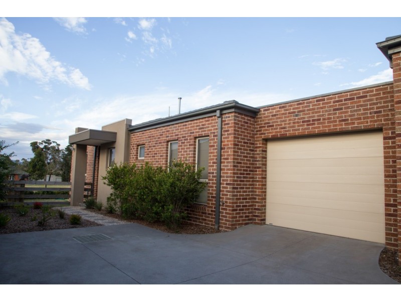 3/4 Francis Crescent, Gisborne VIC 3437