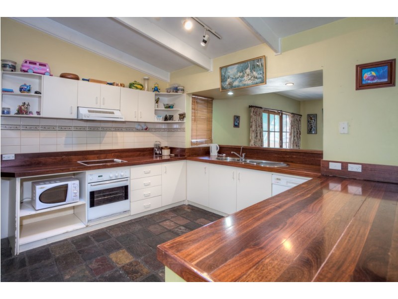 13 Digby Drive, Romsey VIC 3434