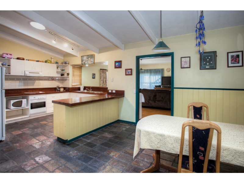 13 Digby Drive, Romsey VIC 3434