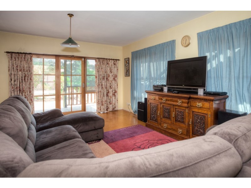 13 Digby Drive, Romsey VIC 3434